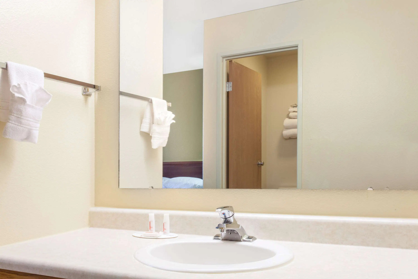 Super 8 by Wyndham McCall