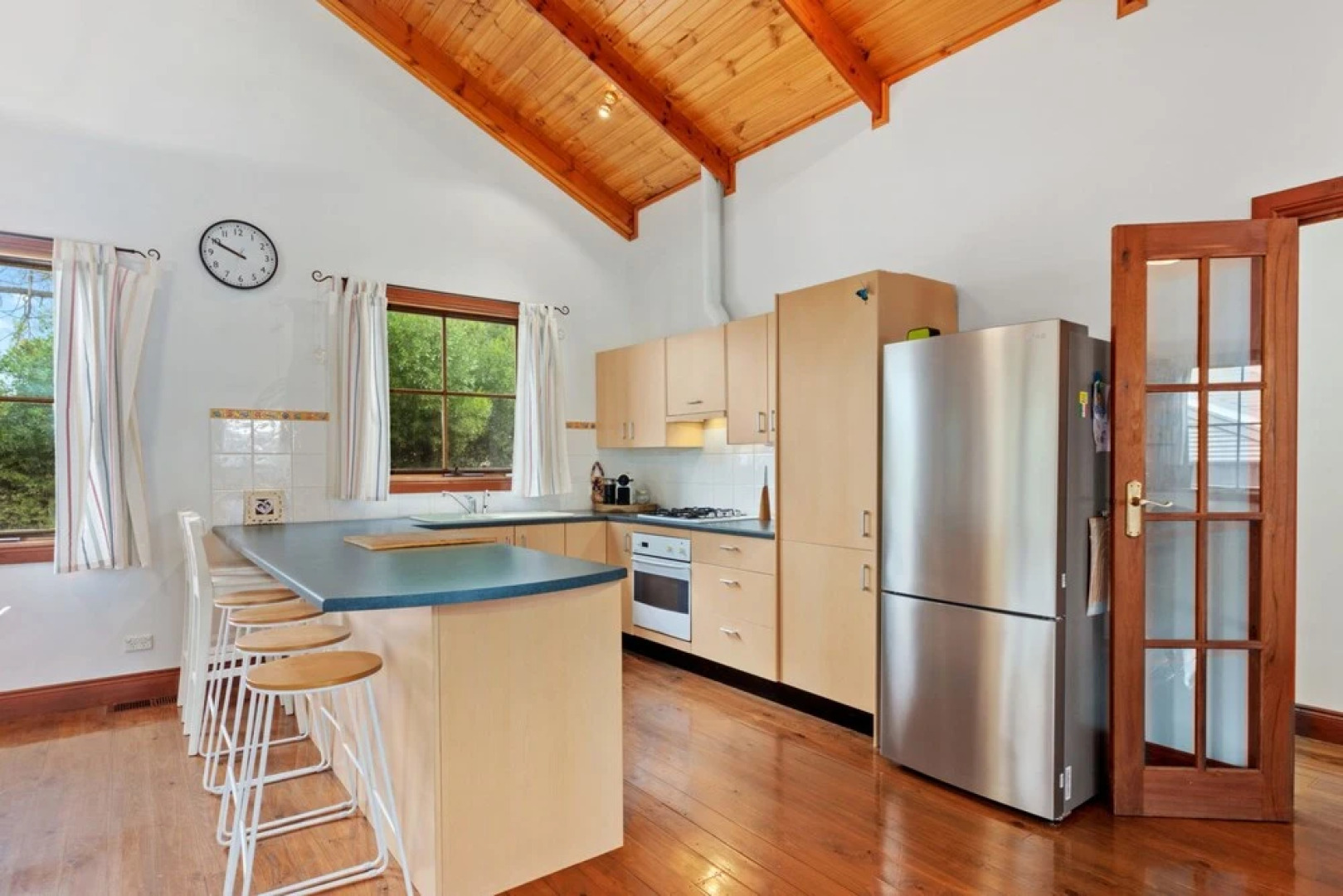 The Log Cabin - 47 Jetty Road