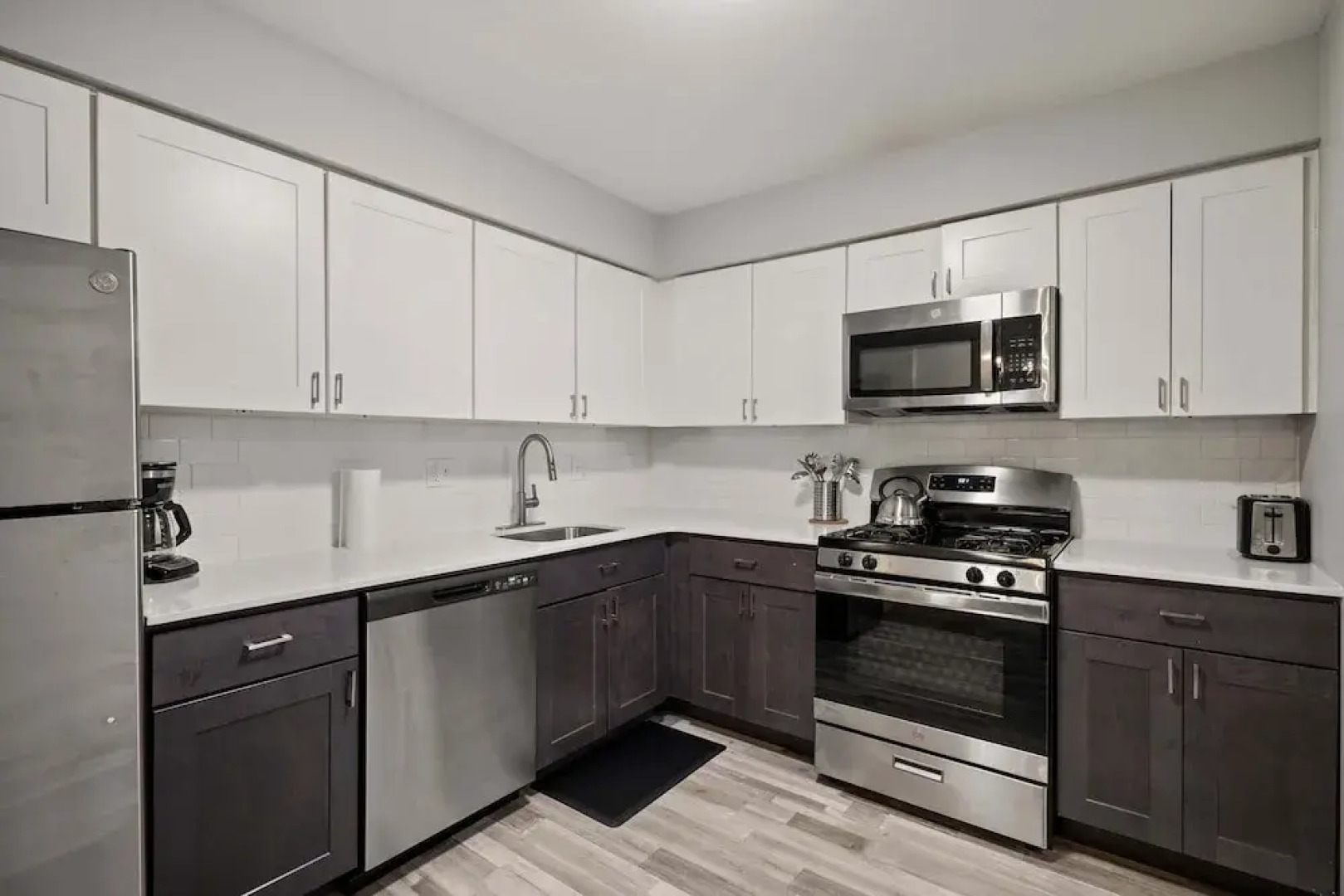 Beautiful 2BR 2BA Apartment With Modern Design