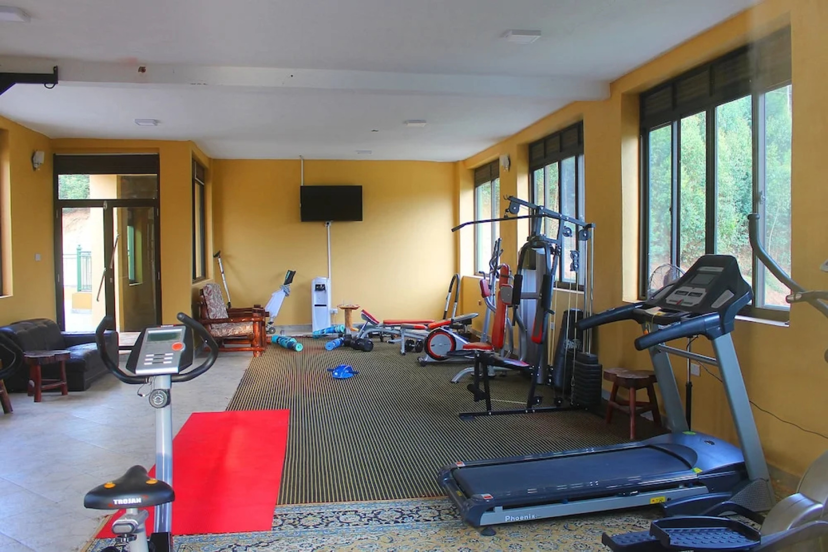 Bunyonyi Safaris Resort