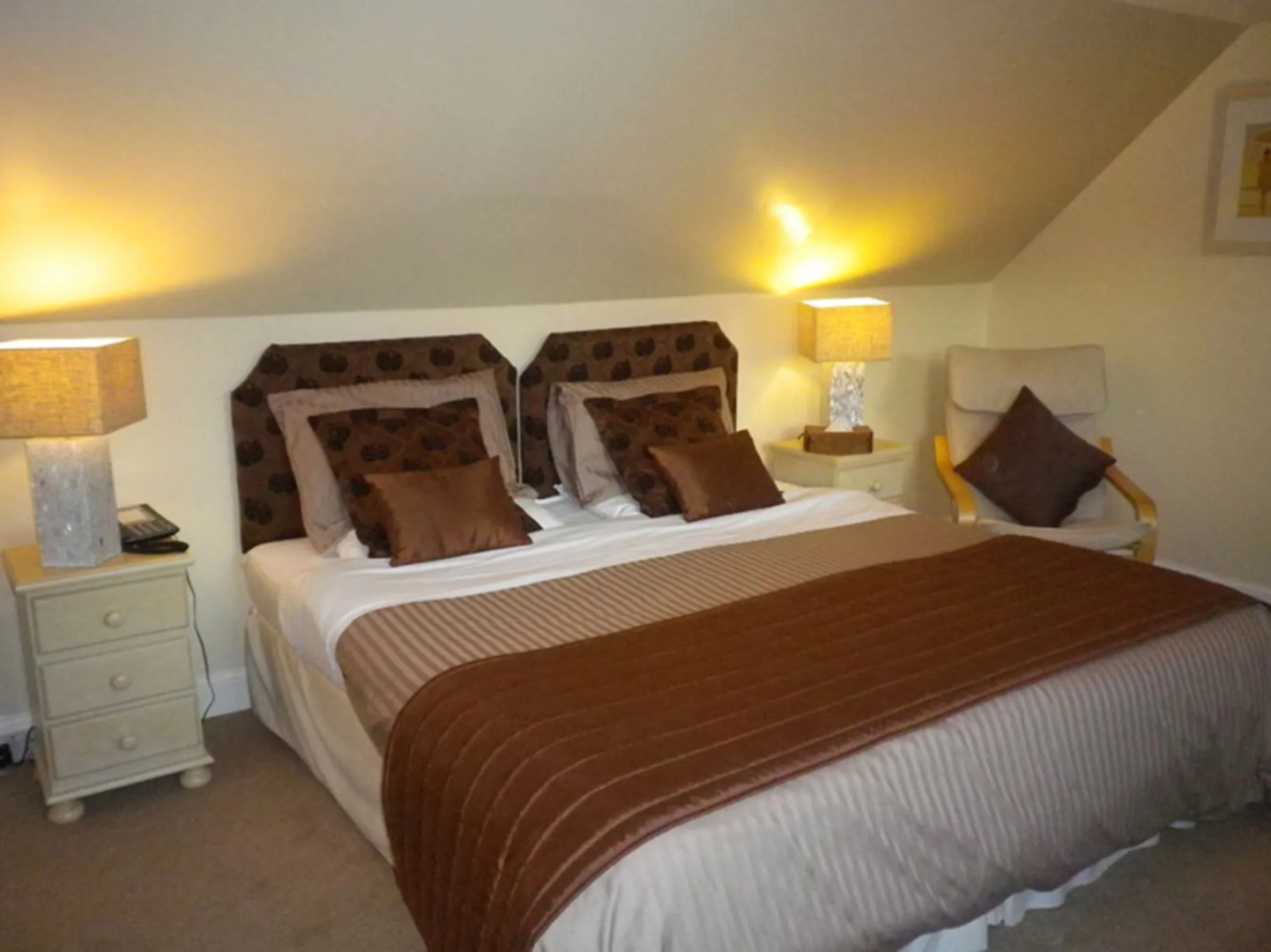 Tigh Na Cloich Hotel