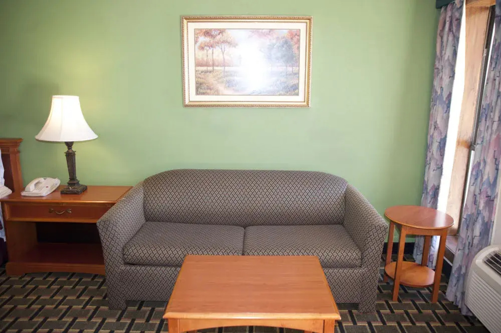 Victorian Inn & Suites