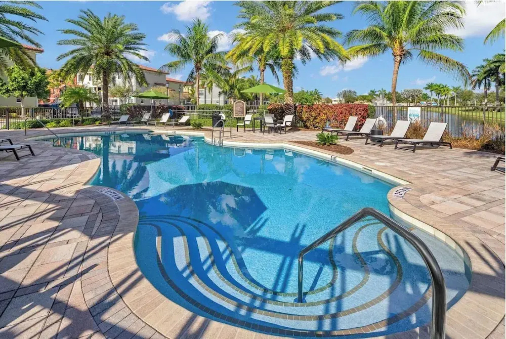 Landing Miramar Apartments