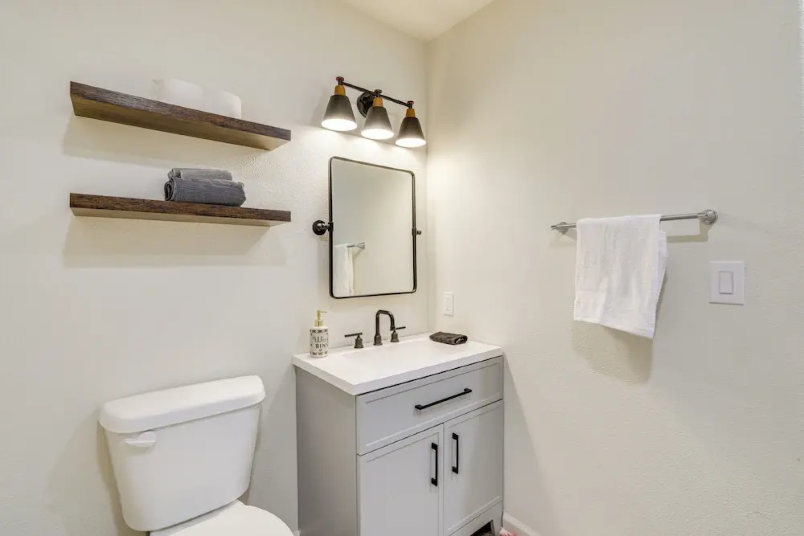 Lakefront Retreat w/ Game Room in Bella Vista!