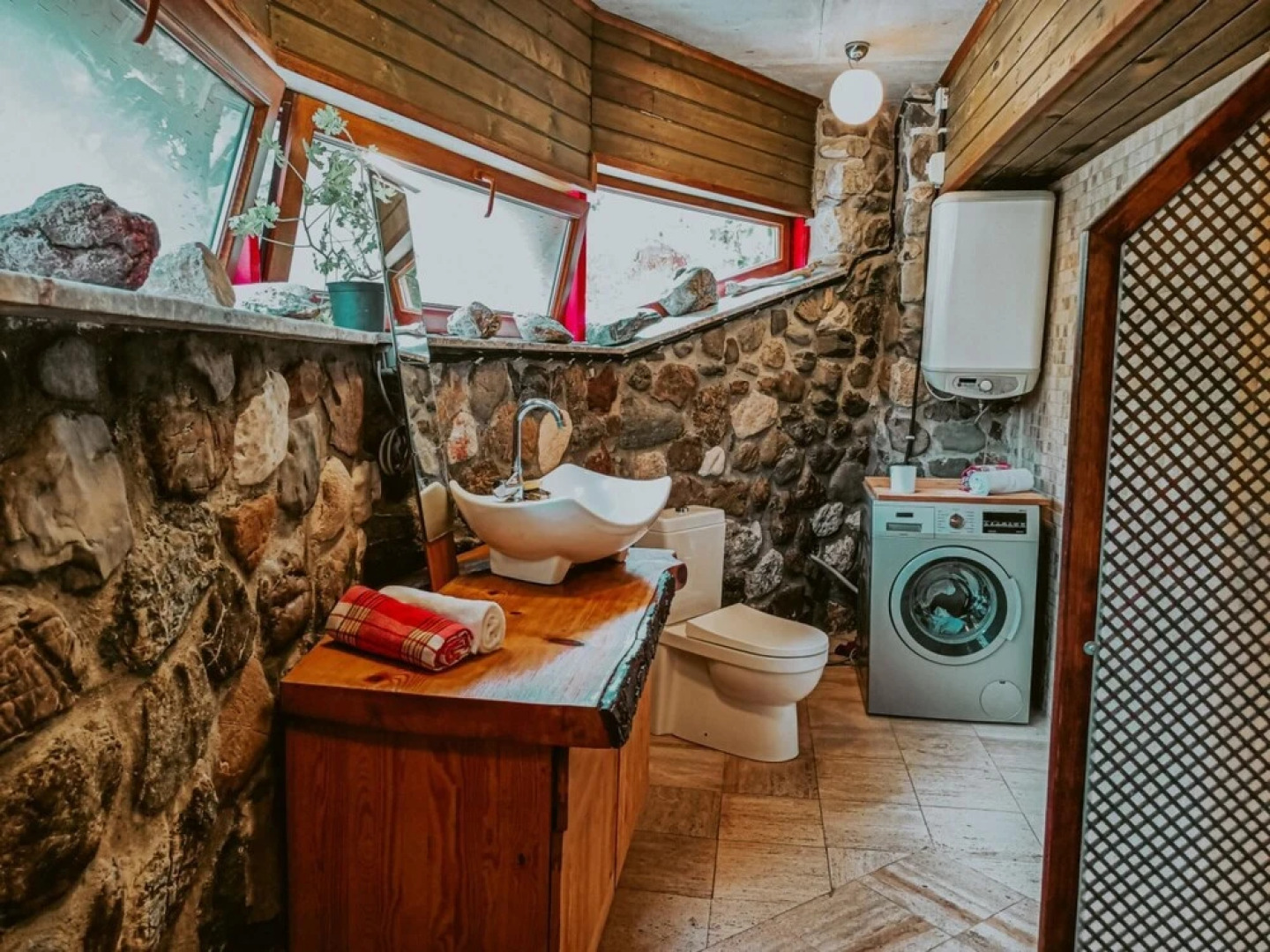 Enchanting Unique House With Backyard in Izmir