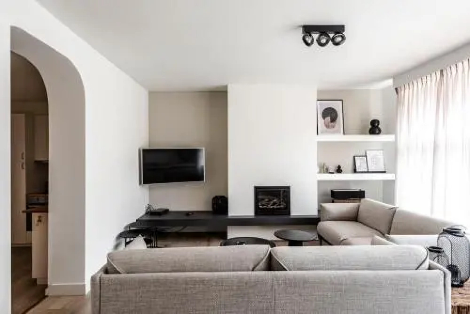 Timeless City Residence