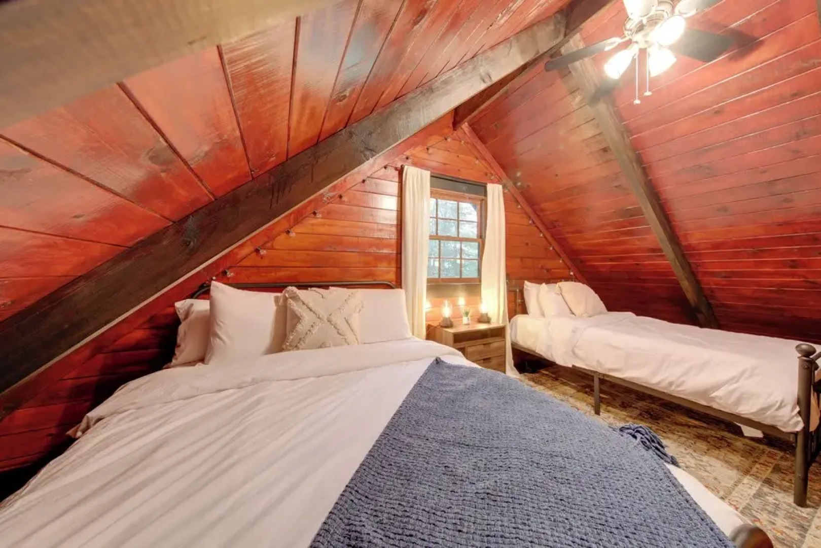 Charming Blue Ridge Mountain Cabin w/ Hot Tub