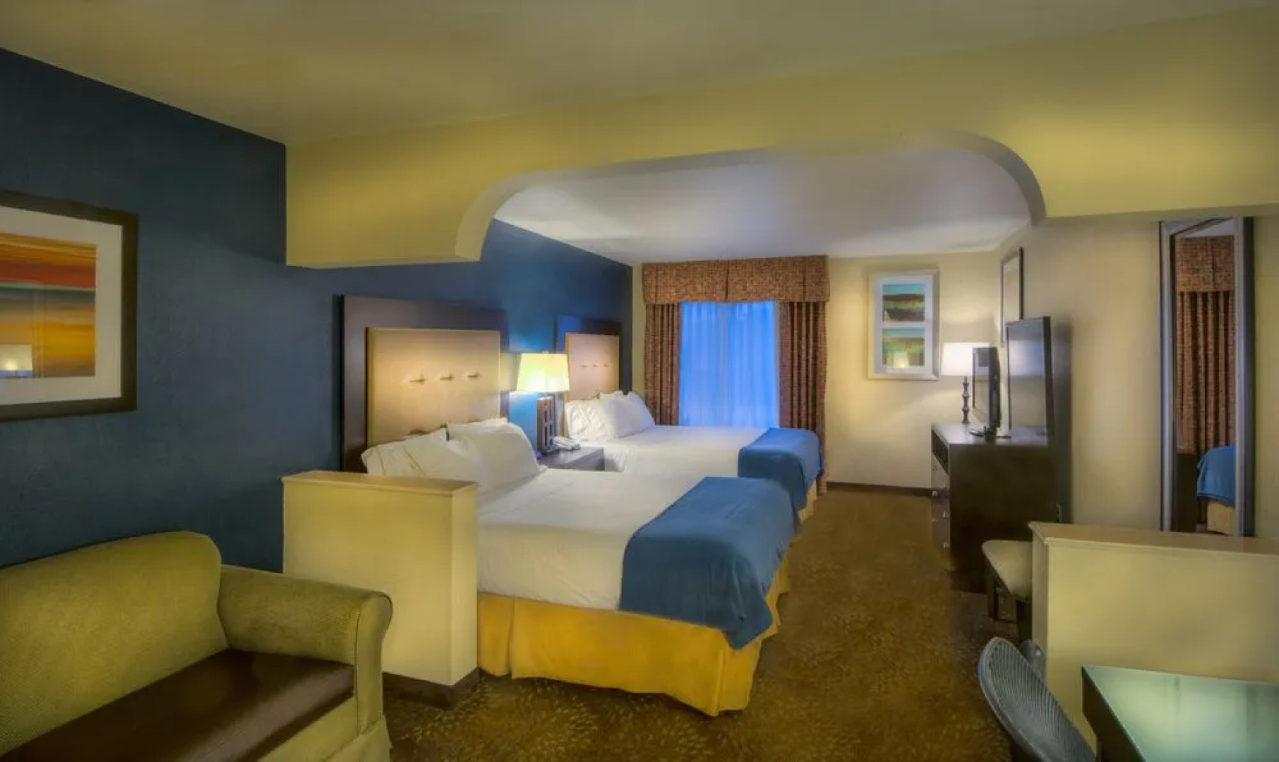 Holiday Inn Express & Suites South Haven