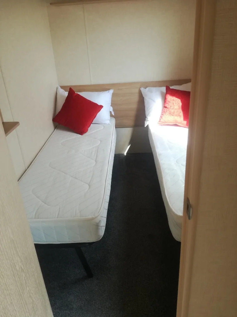 Bungalow With 3 Bedrooms in Nr Driffield - 250 m From the Beach