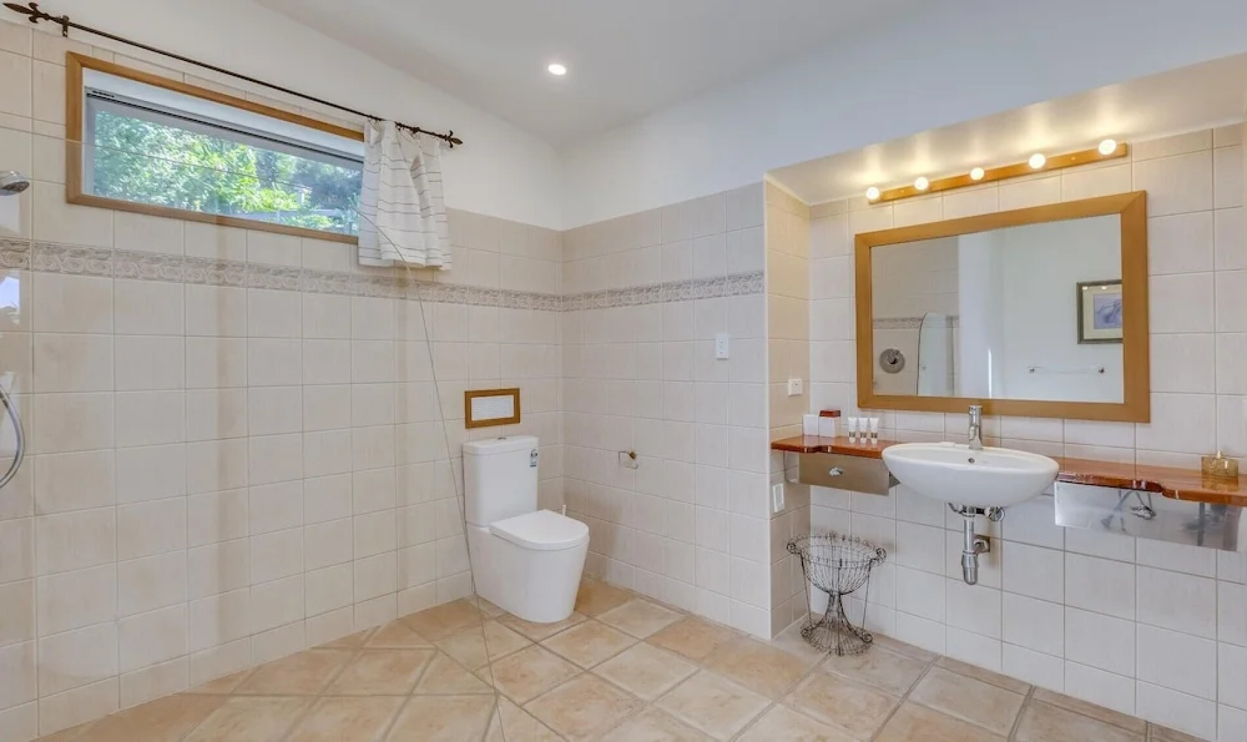 Absolute Beachfront Oneroa