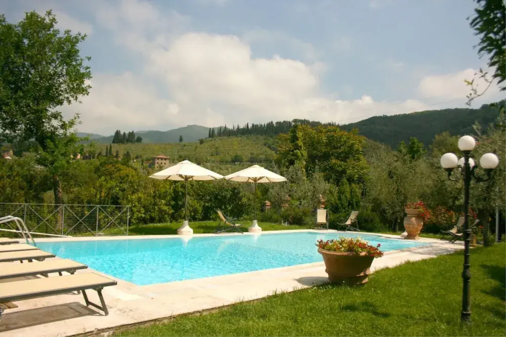 Private Villa with AC, private pool, WIFI, TV, terrace, pets allowed, parking, close to Arezzo