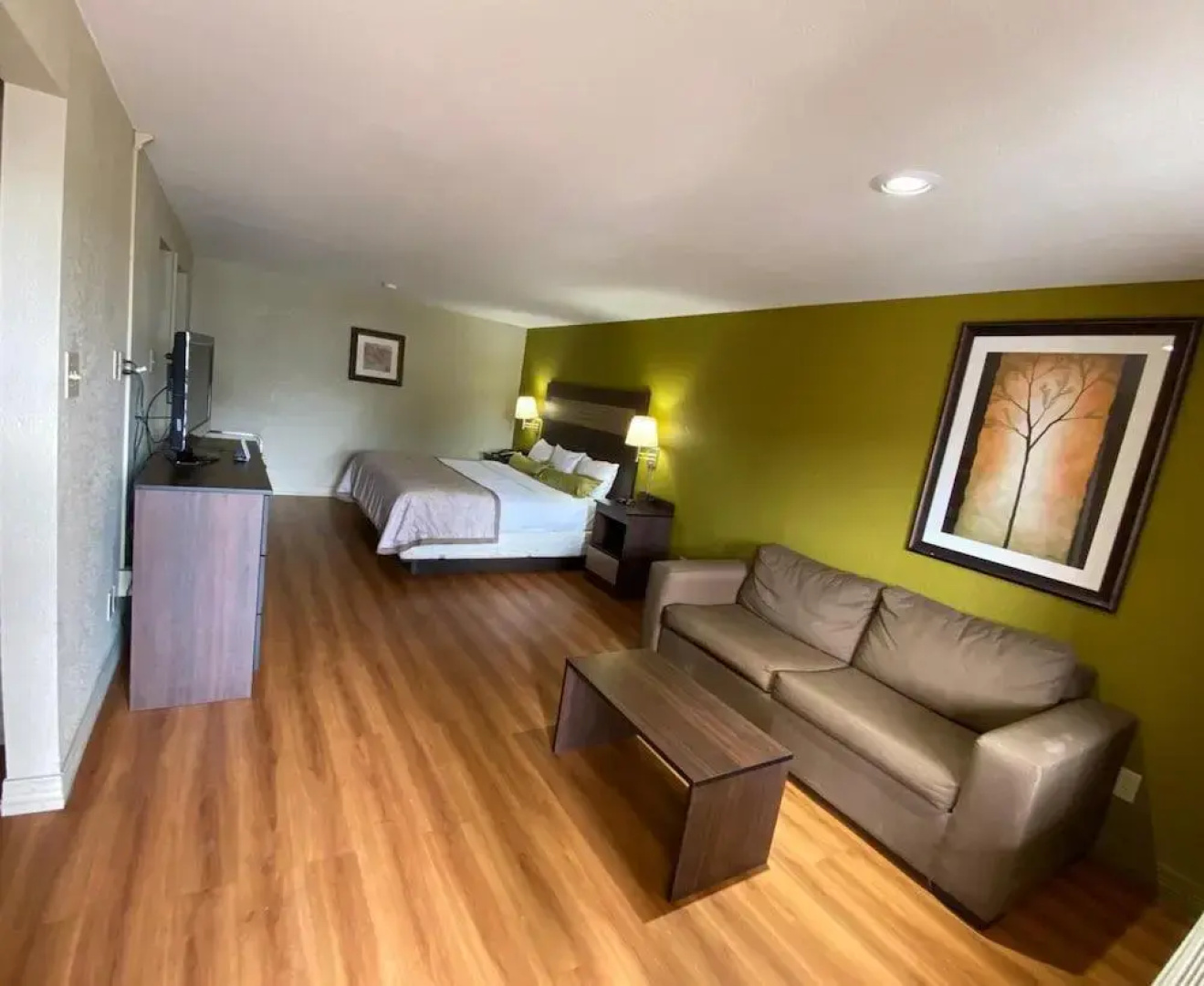 Stratford House Inn and Suites