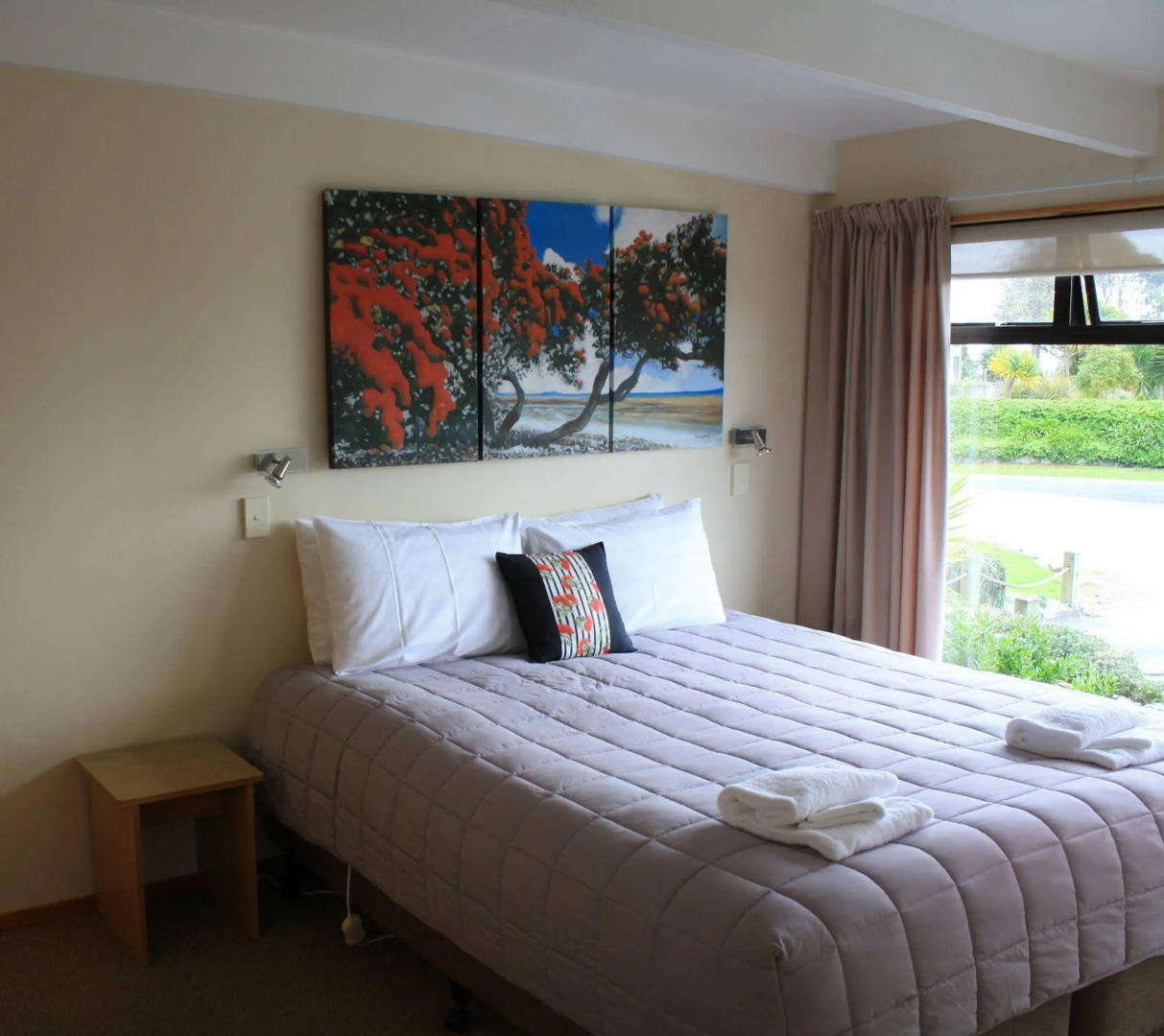 Pohara Beachfront Motel