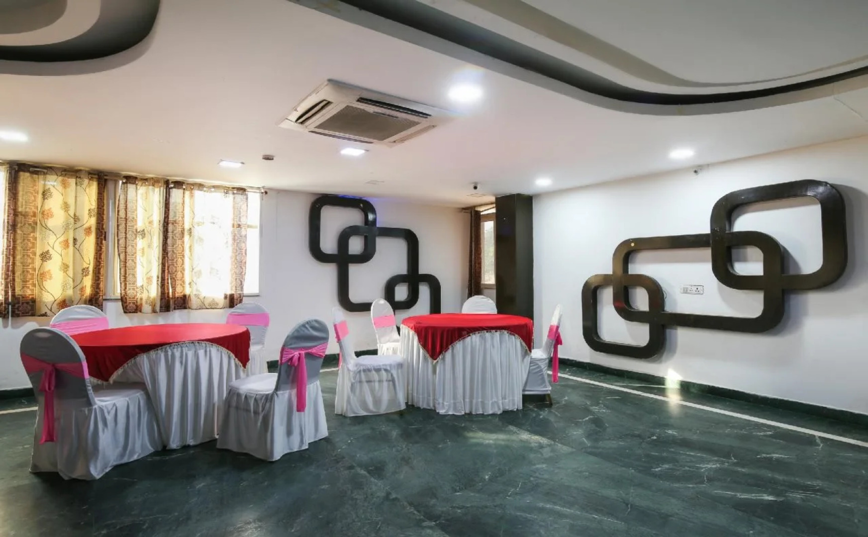 Collection O 18495 Hotel Blues Shivalik