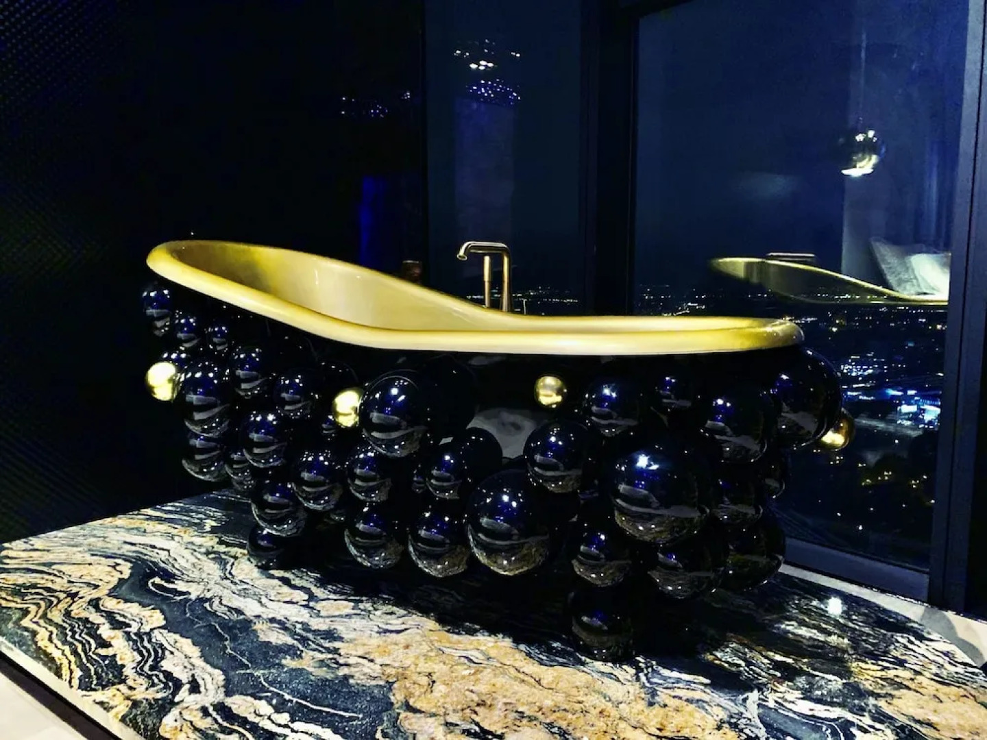 Apartments in Sky Tower with Bathtub near the window