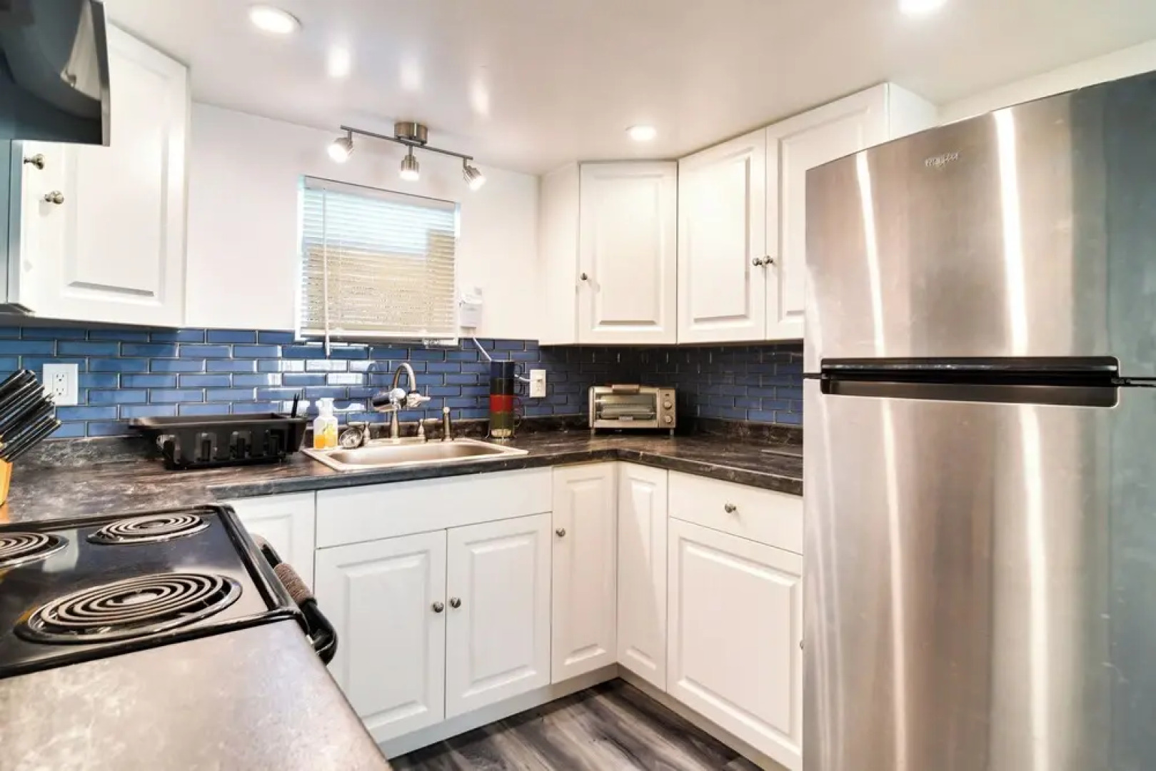 Remodeled Seminole Apt + Yard: 3 Mi to Beach!