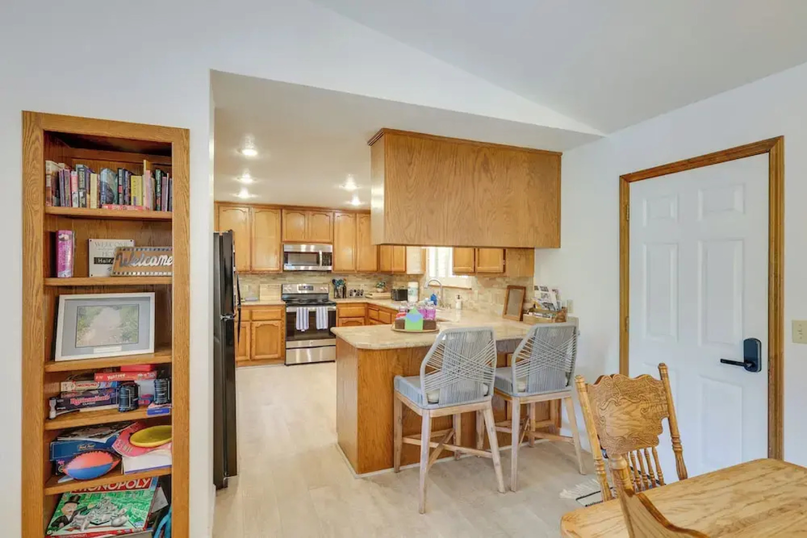 Hikers Escape Home Near Beach, Golf & Yosemite