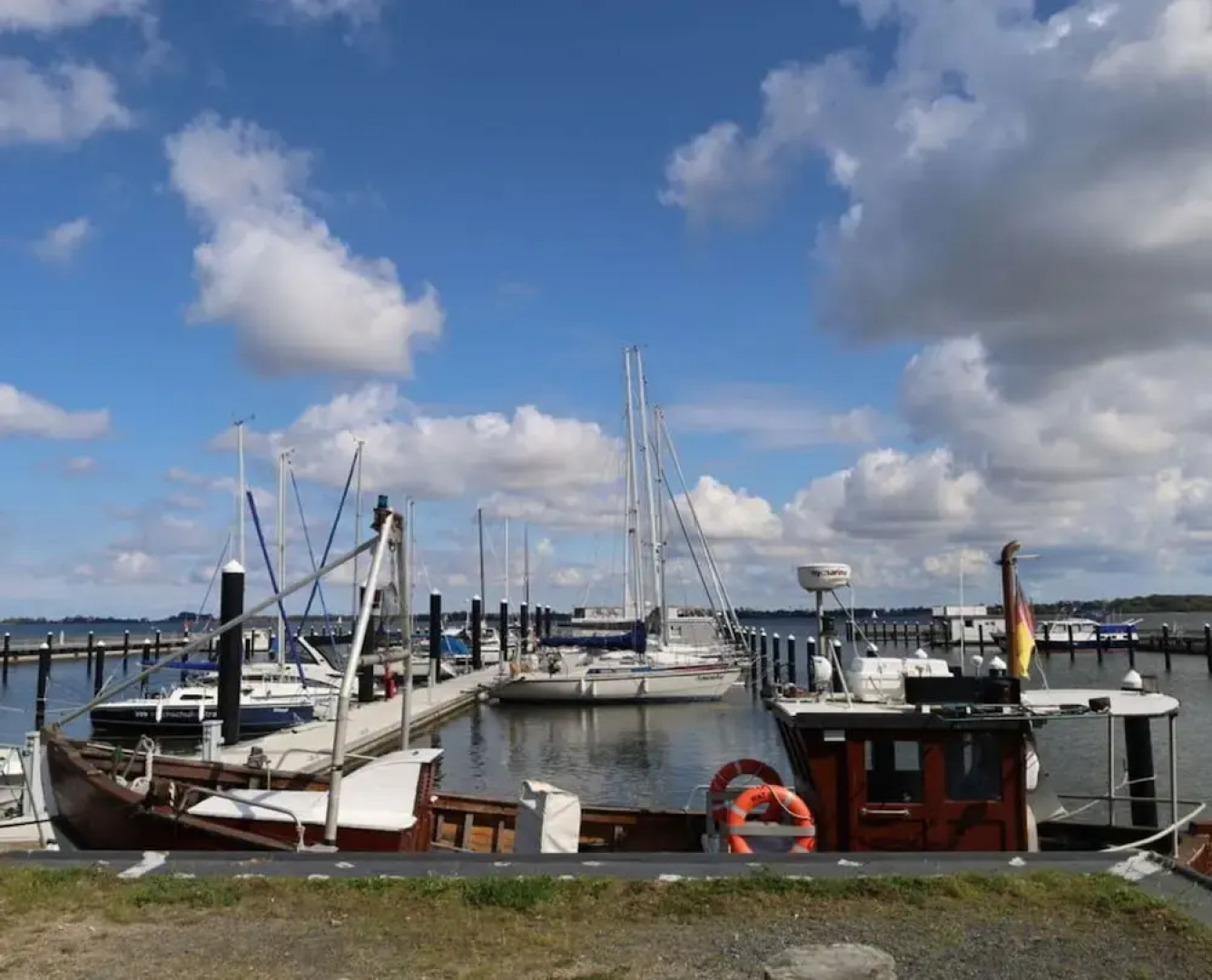 Houseboat Liliput Comfortable Holiday Residence