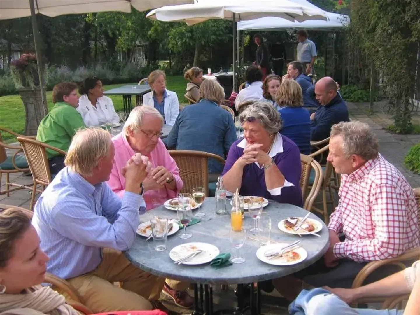 Green White Hotel Restaurant