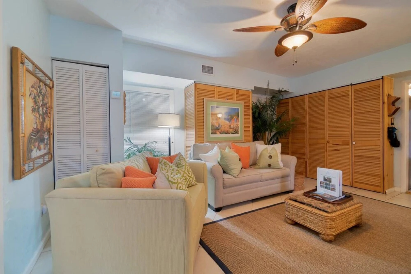 The Secret Garden - The Cottage Near Beach, Shops, Restaurants, Pet Friendly, Close to Lucerne Ave!