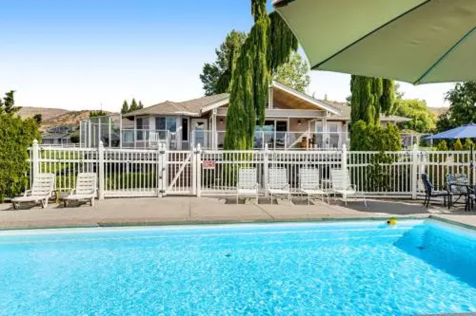 La Via Bella Retreat by the Lake