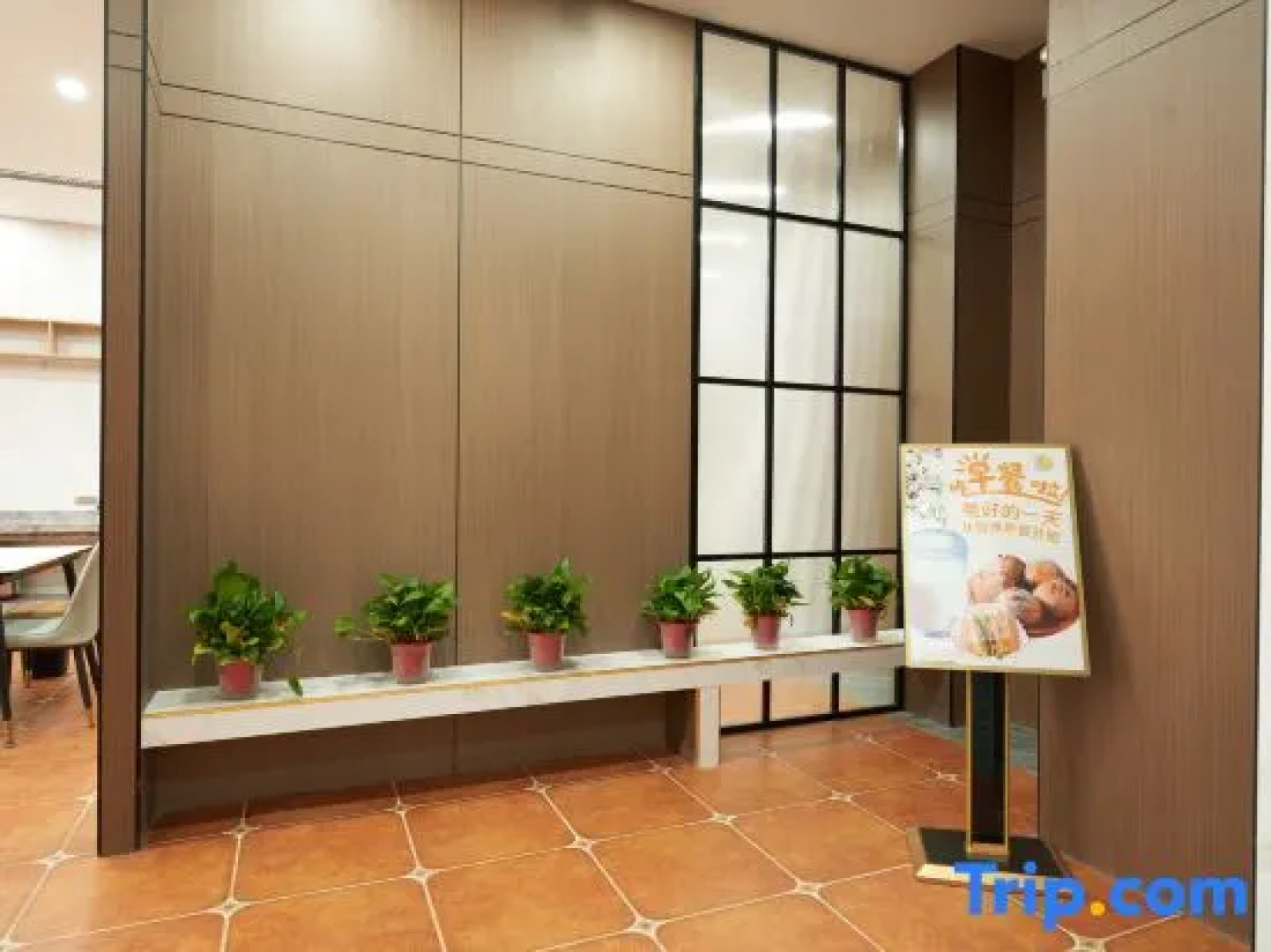 Yiju Fashion Hotel (Wuwei Railway Station Pedestrian Street)