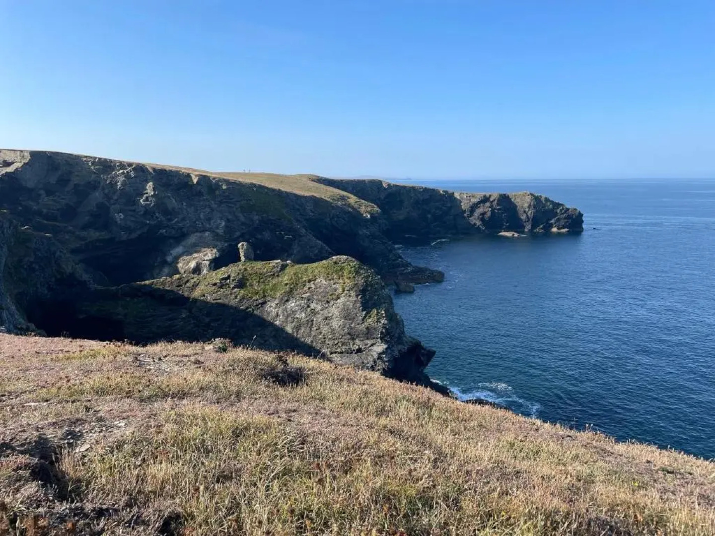 Sunny Corner, Padstow. Spacious 3 bedrooms, 2.5 bathrooms, parking, garden.
