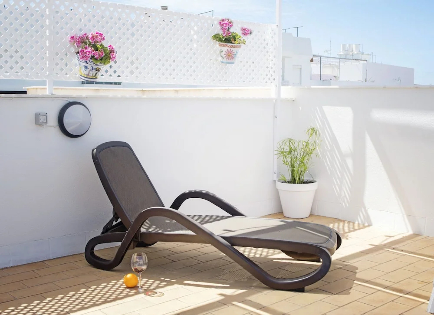 Summerland Apartments Rota