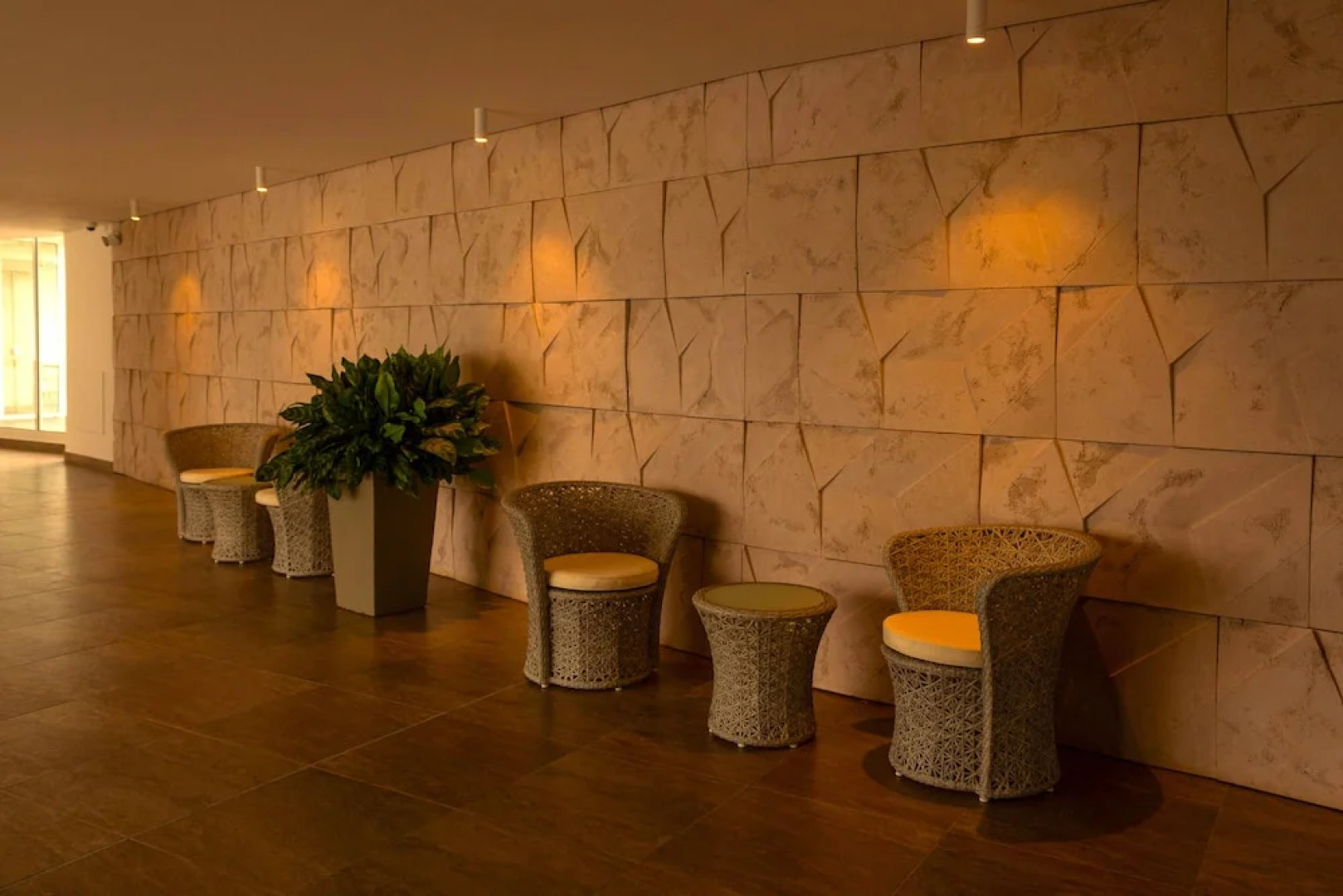 Moderno Edificio Sobre la Playa - Luxury