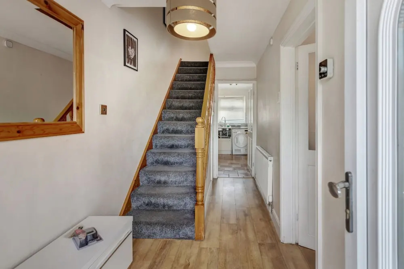 3-bed House, Sleeps 6, Free Parking,wifi