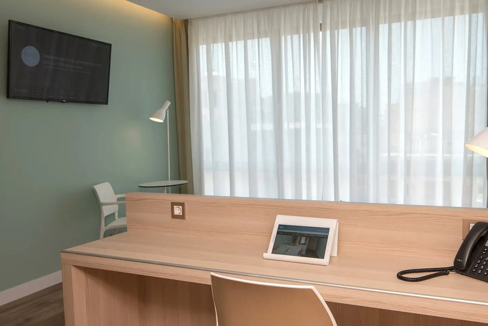 Casual Kubic Athens Hotel