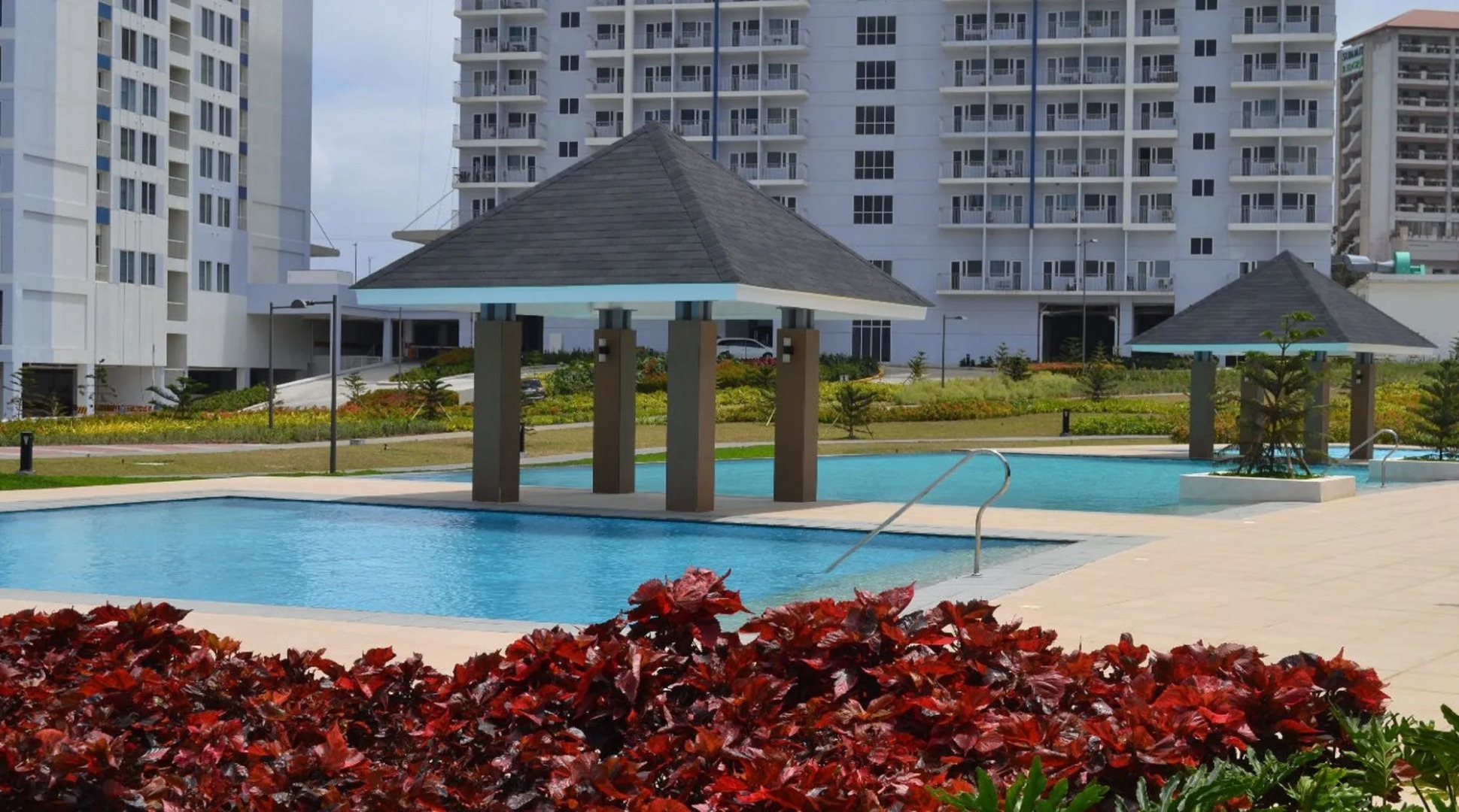 Blowing in the Wind - Lake View Apartments