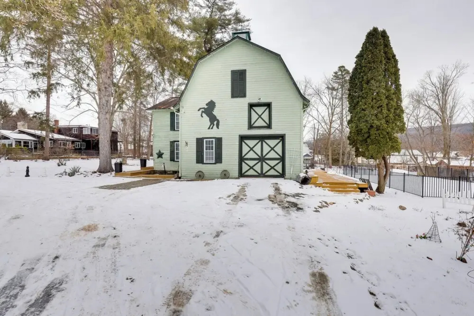 Walkable Studio on Historic Hammondsport Property!