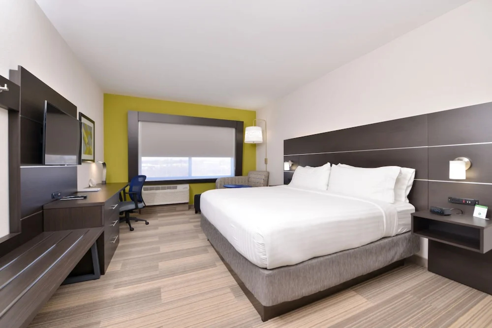 Holiday Inn Express & Suites Kansas City - Lee's Summit, an IHG Hotel
