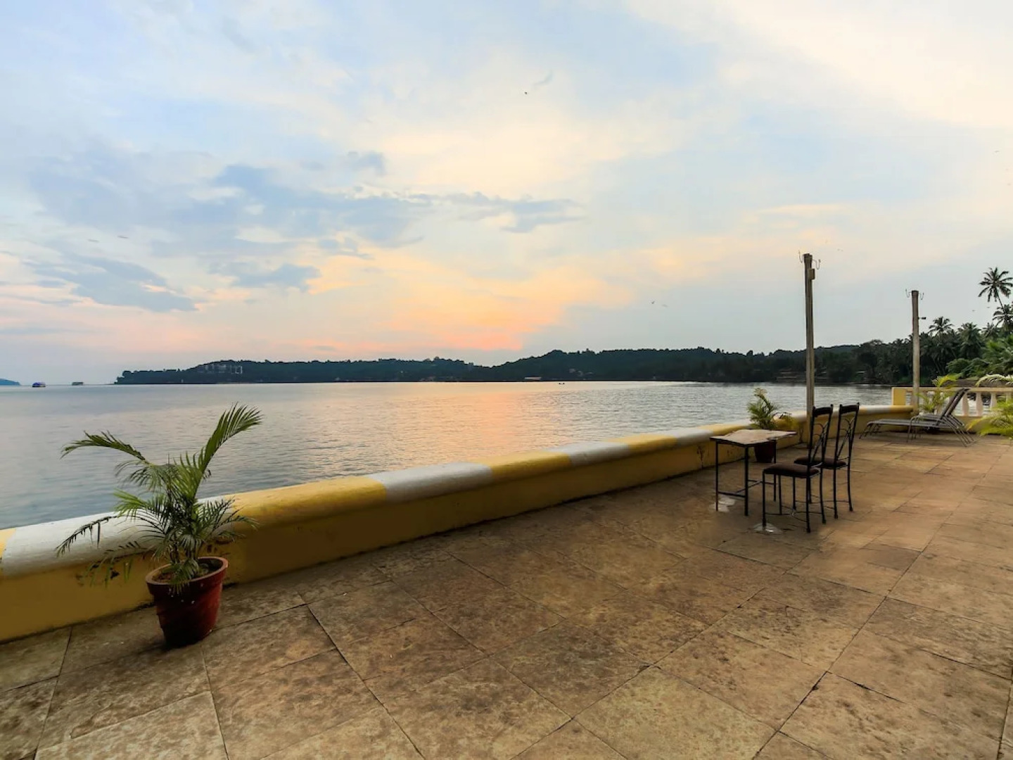OYO 22410 Mandovi Riverfront Hotel By Ben Hospitalities
