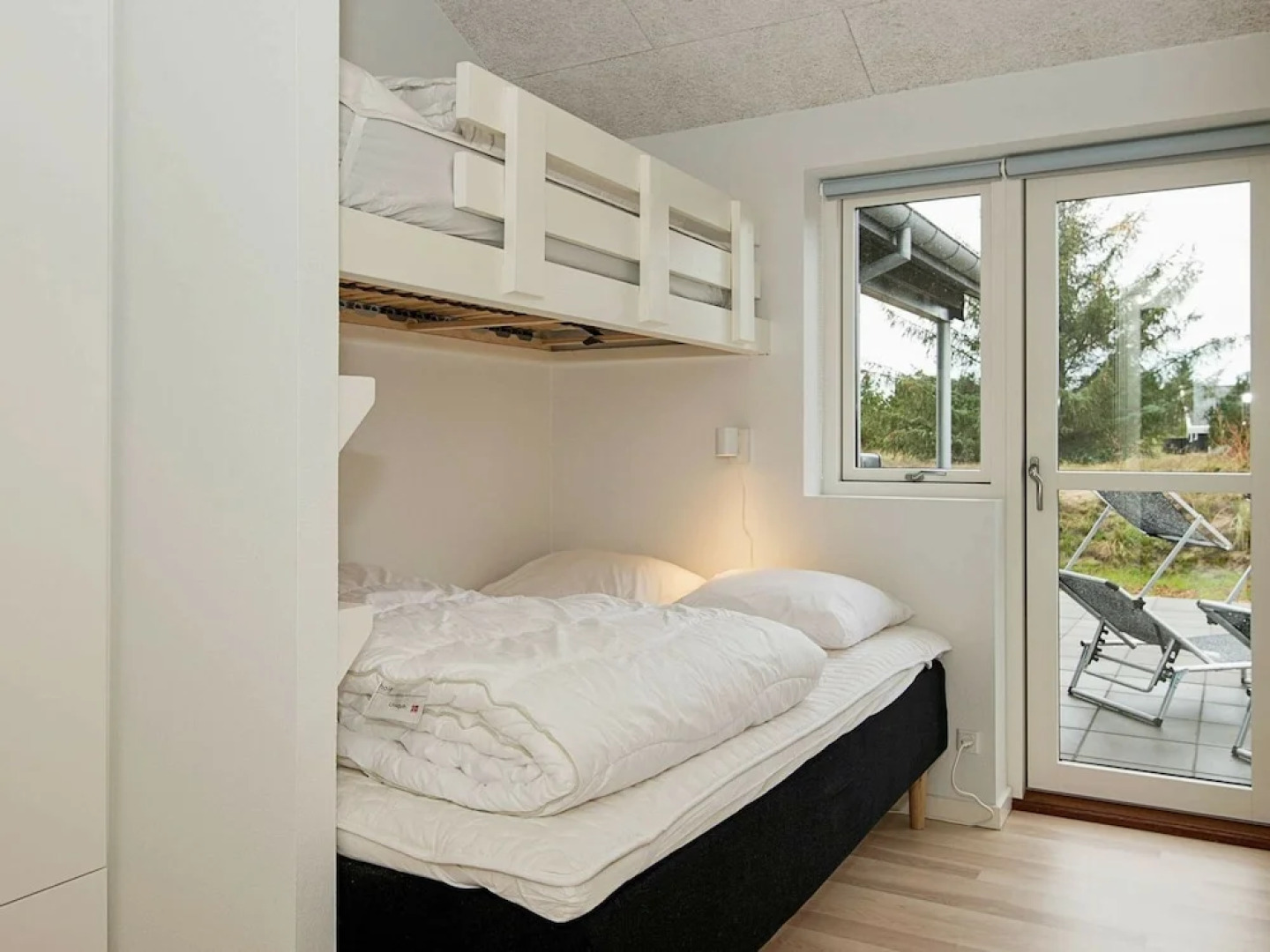 Spacious Holiday Home in Humble With Beach Nearby