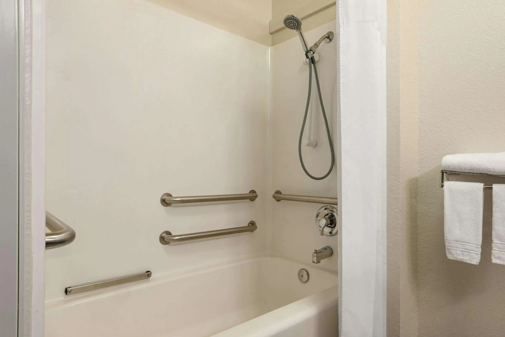 Days Inn by Wyndham Toledo Airport