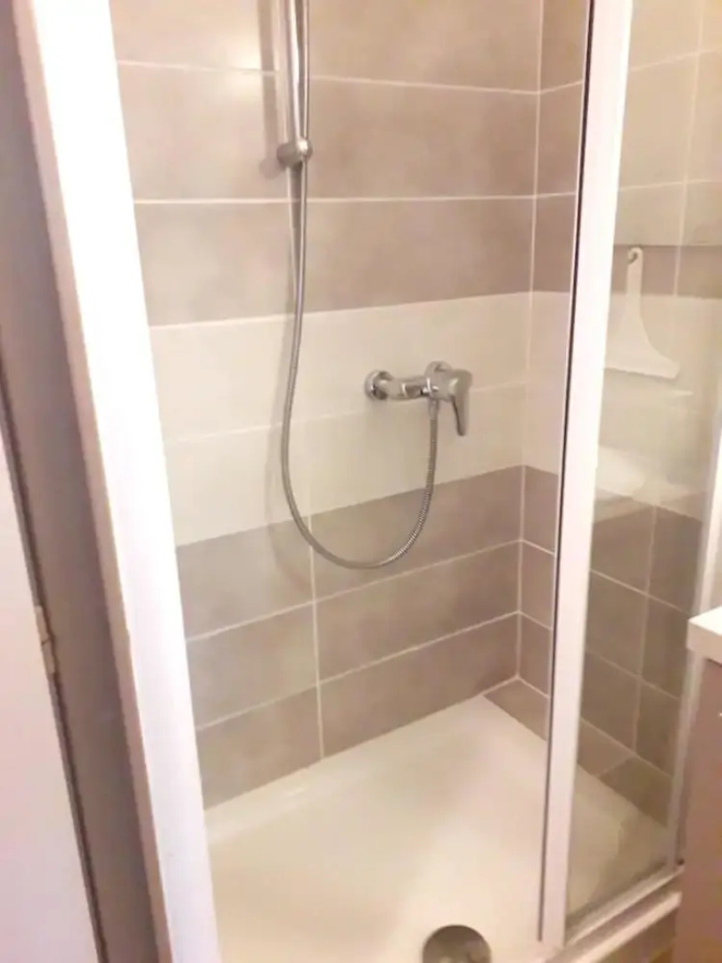 Studio in Sanary-sur-mer, With Wonderful Mountain View - 1 km From the Beach