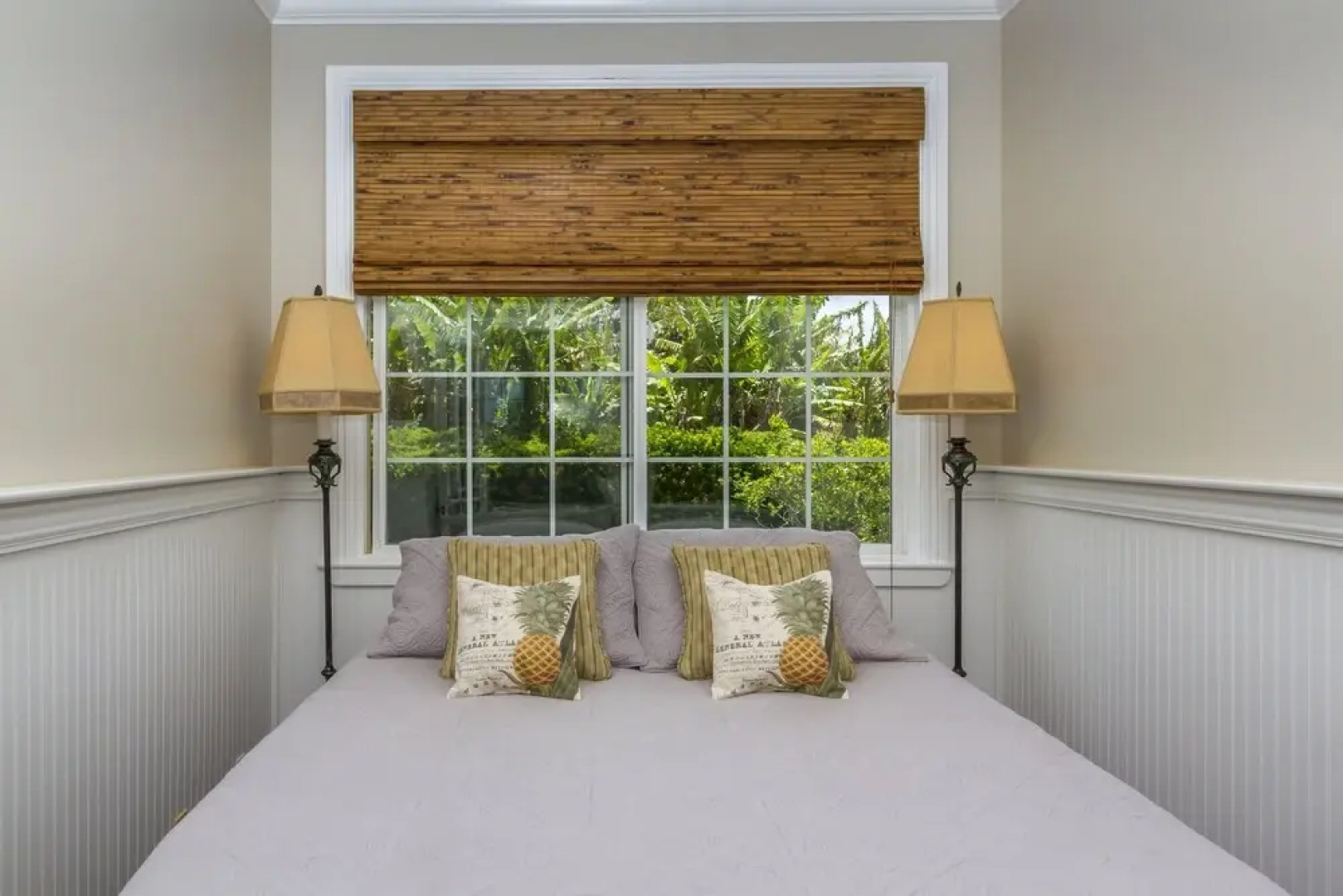 The Green Pineapple Main House 3 Bedroom Home by Redawning