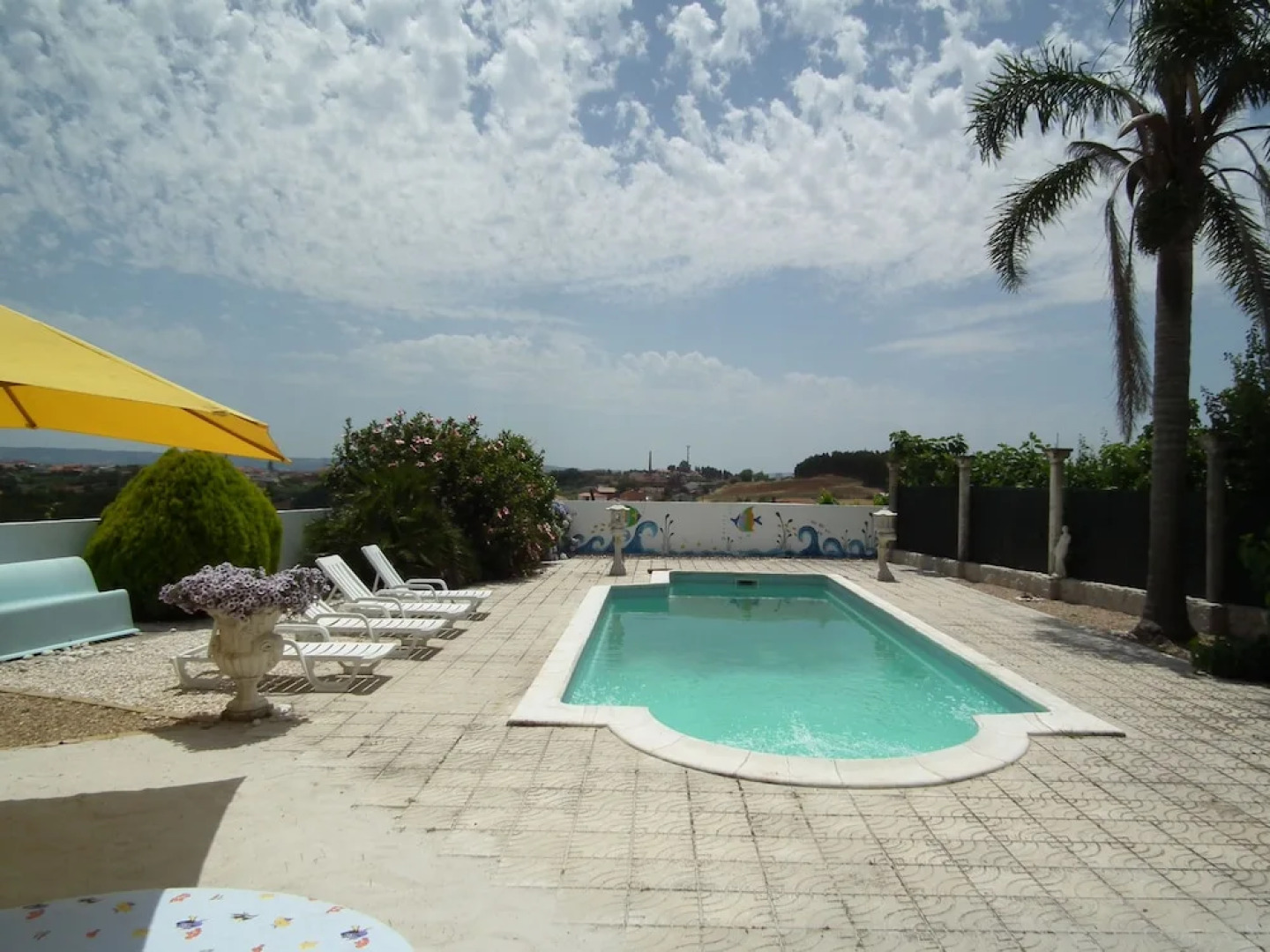 80s RetroStyle Villa