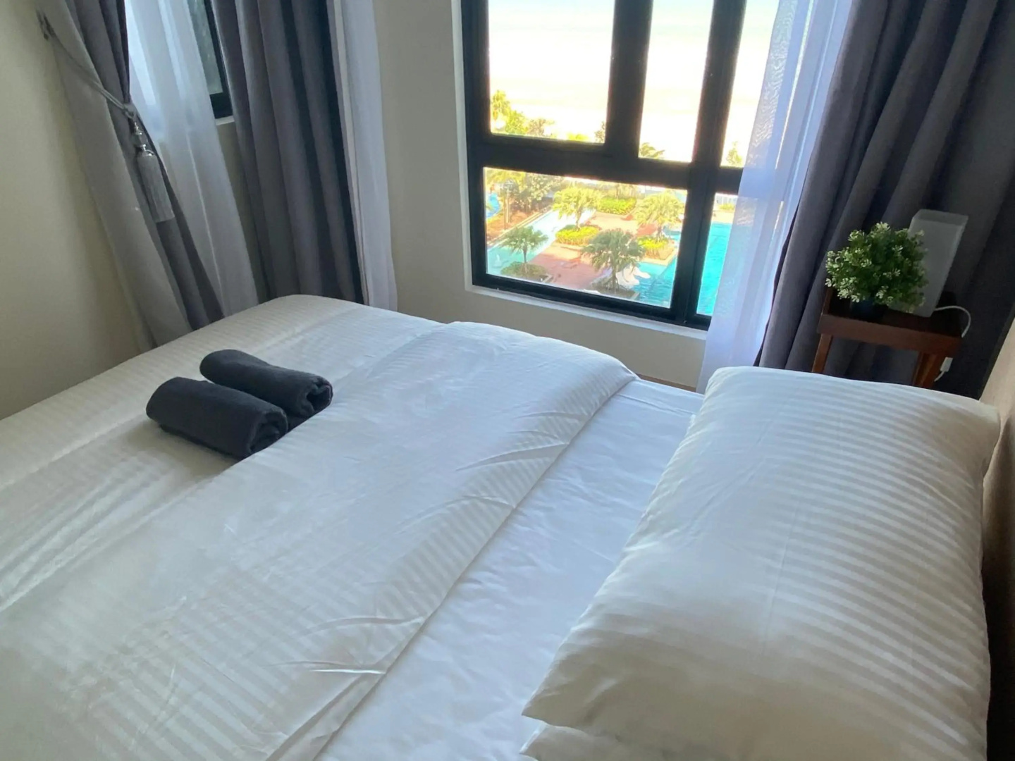 Isix Seaview 2R2B at Timurbay Pantai Balok Kuantan Pahang