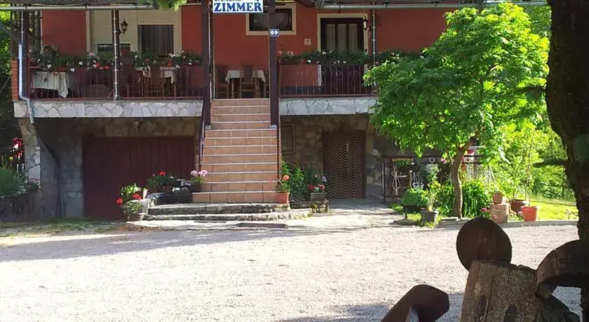 Guest House Family Varda