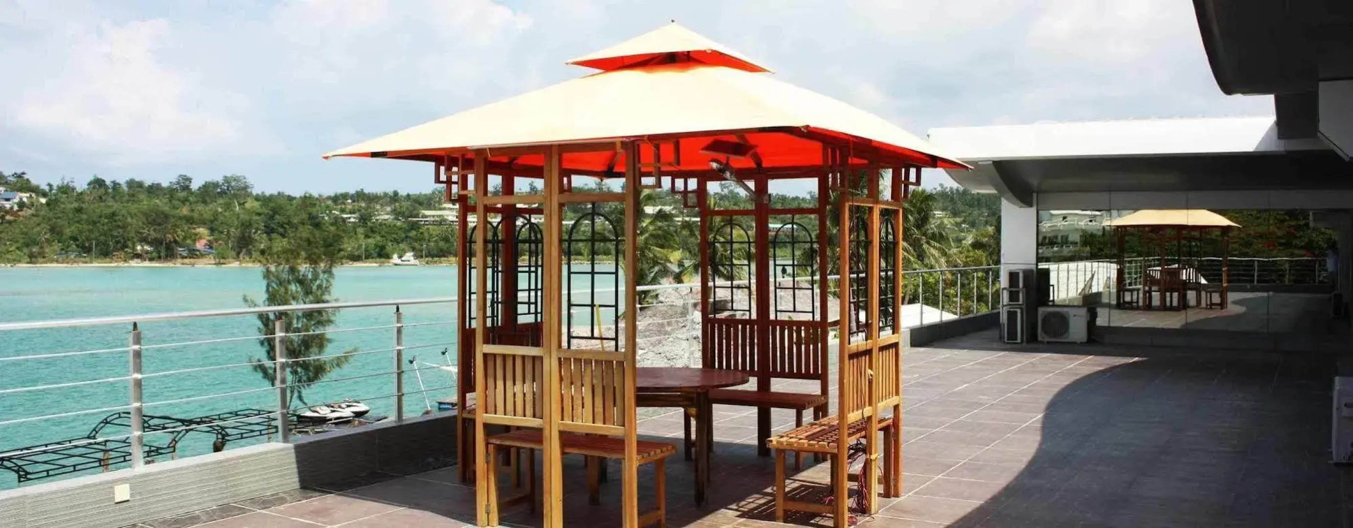 Crystal Palace Hotel