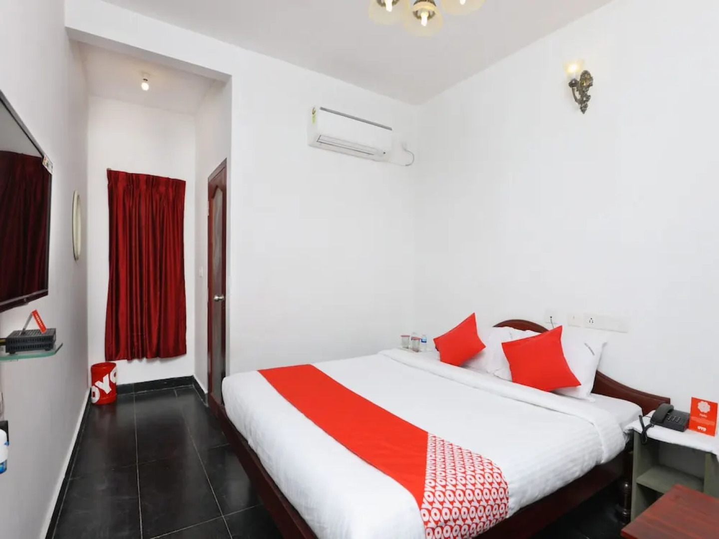 OYO 11582 Villa Triomphe