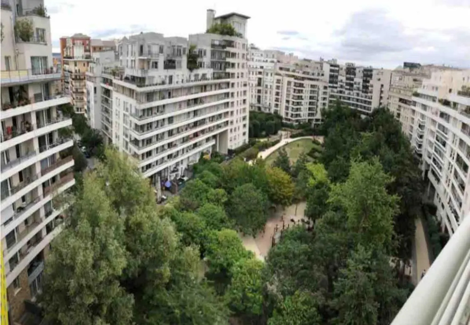 Luxurious FullySanitize Apartment with balcony, free parking in heart of Courbevoie, La Defense