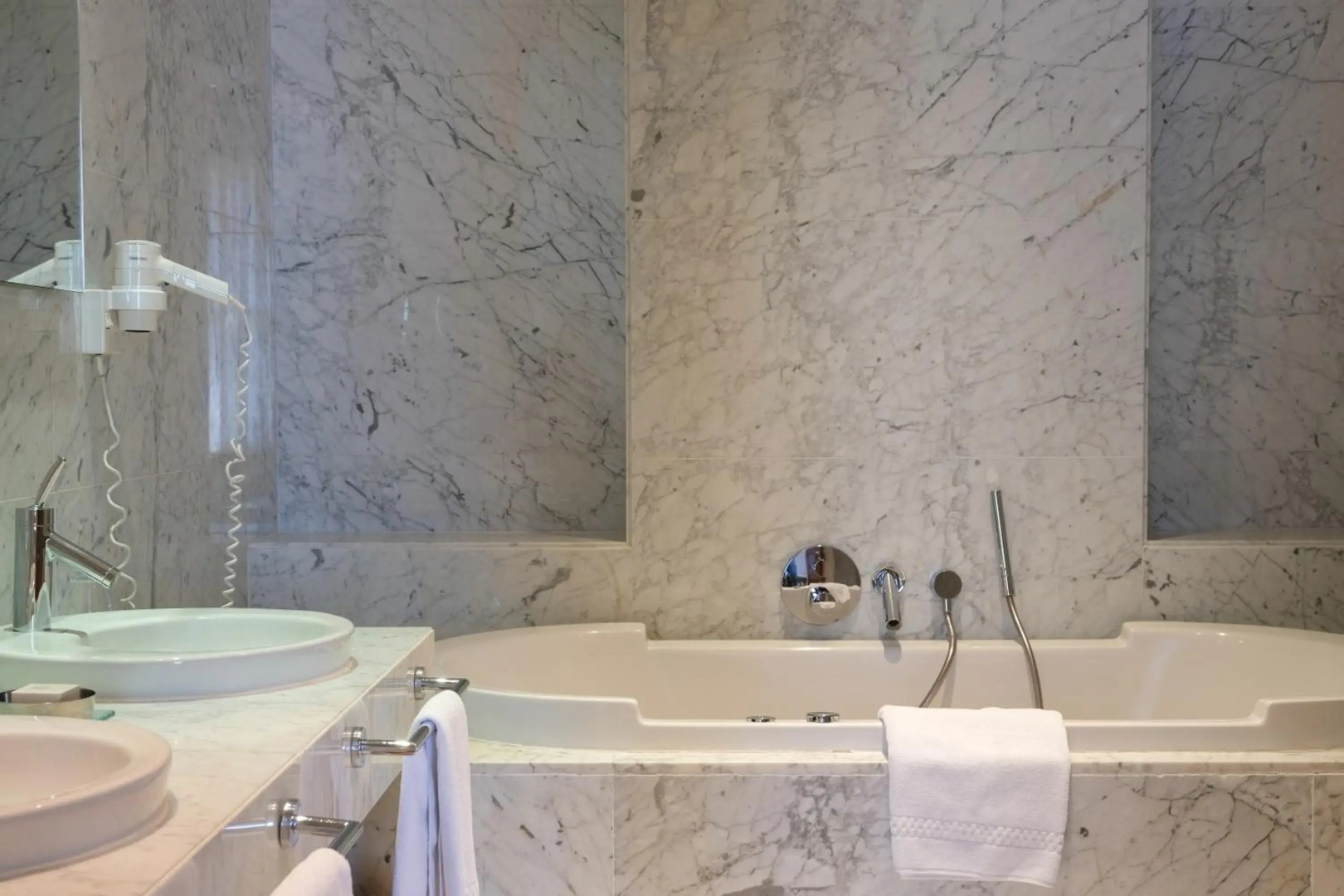 Tomtom Suites - Special Class