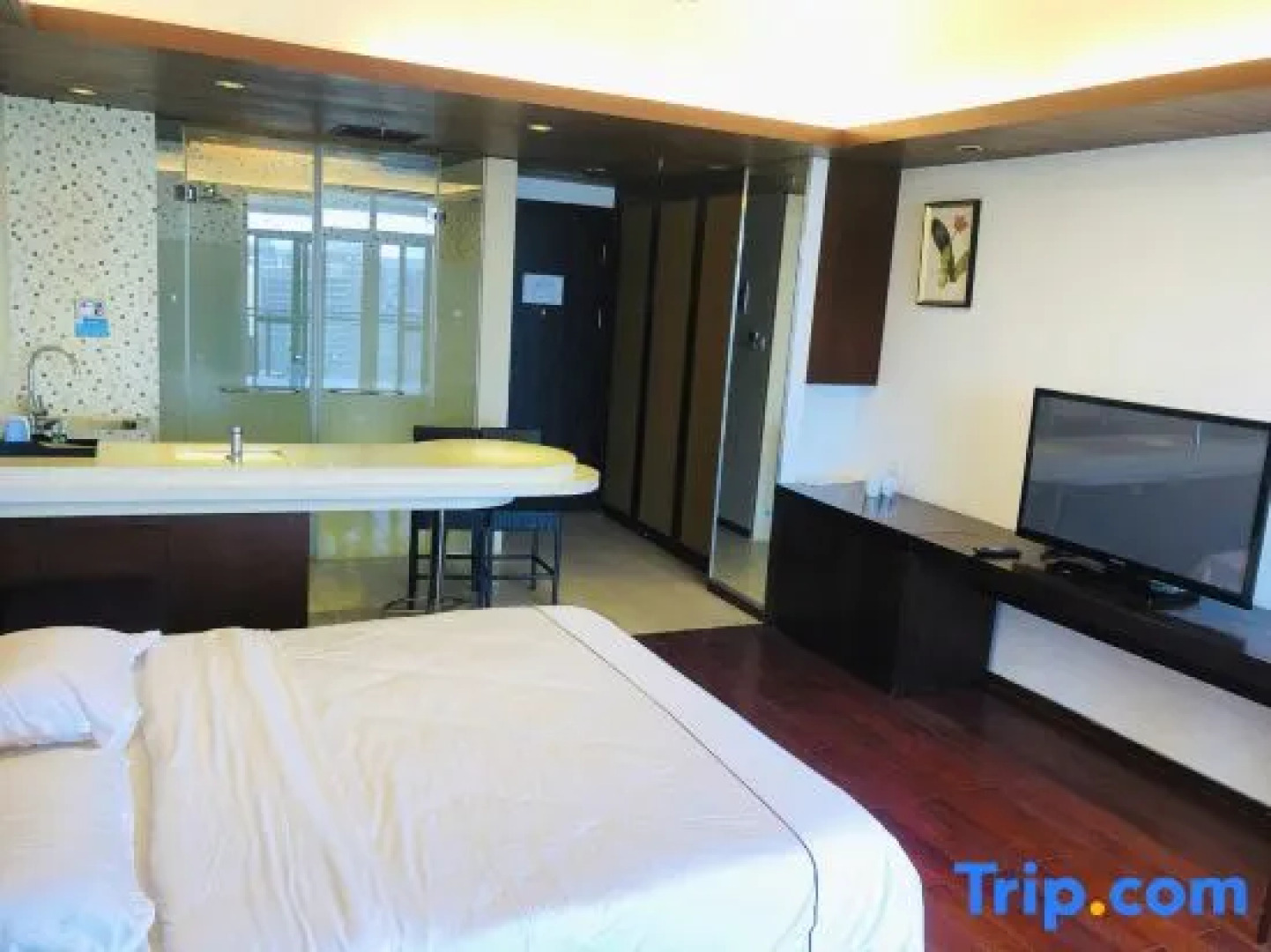 QionghaiBoAoYaZhouWanJiuzhouyang and Scene of Sea Holiday Mansion