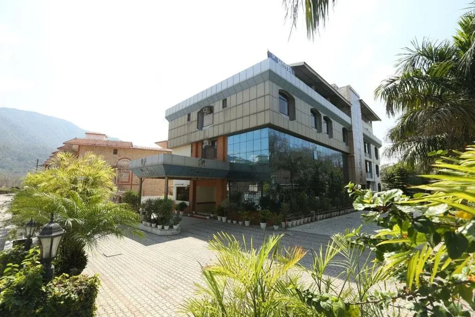 Hotel Vasundhara Palace Rishikesh