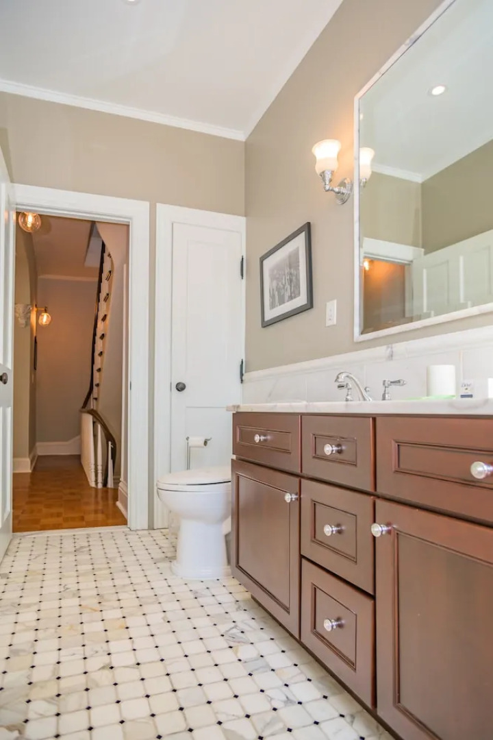 Deedee's Brownstone Van Vorst Park