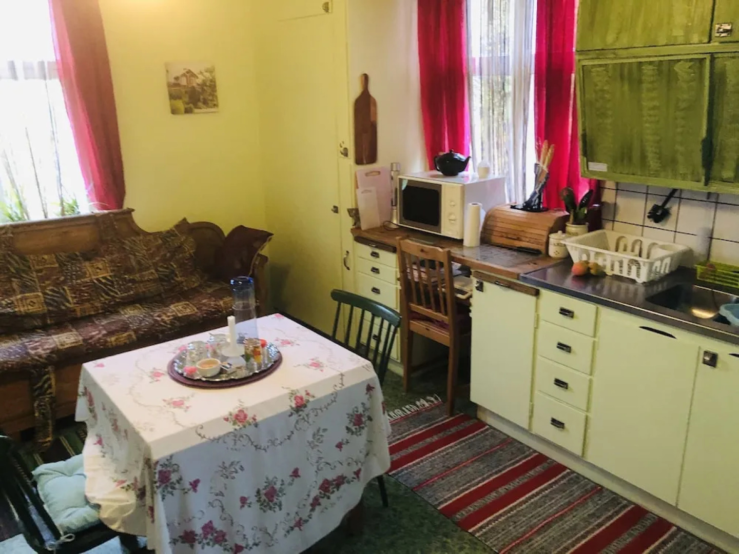 2-bed Apartment Overlooking the River